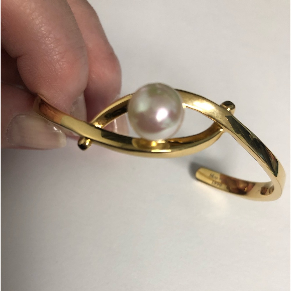 NWT in Box gorgeous Majorica 1890 18k gold over 925 SS Pearl cuff bracelet